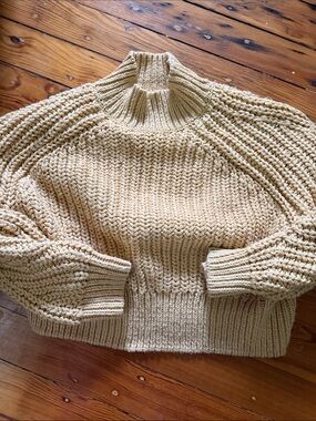 H&M Ribbed Chunky Turtleneck Sweater in Light Beige